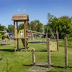 501a Op Recreatiepark De Wielen Σαλέ