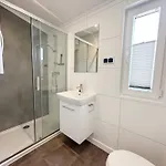 501a Op Recreatiepark De Wielen Σαλέ *